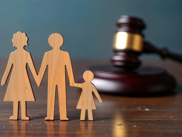 ¿Cómo se determina la custodia de los hijos en un divorcio?